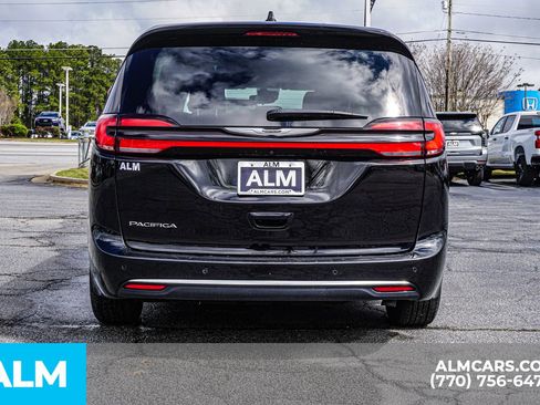 Used 2024 Chrysler Pacifica Touring-L image 12
