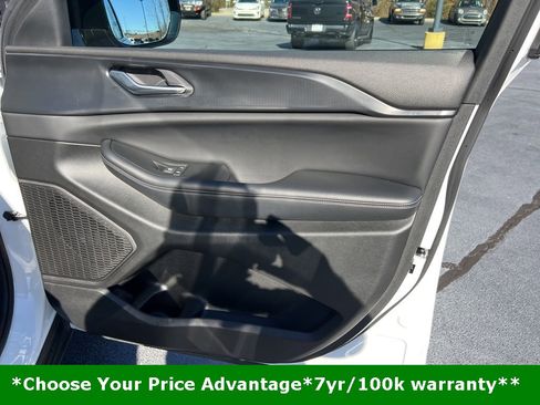 Certified 2024 Jeep Grand Cherokee Altitude image 22