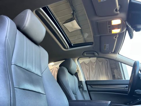 Used 2019 Honda Accord Touring image 17