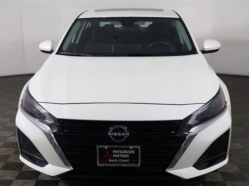 Used 2023 Nissan Altima 2.5 SV w/ SV Premium Package image 13