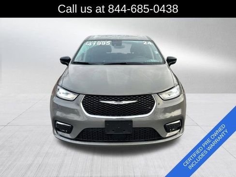 Certified 2024 Chrysler Pacifica Limited image 2