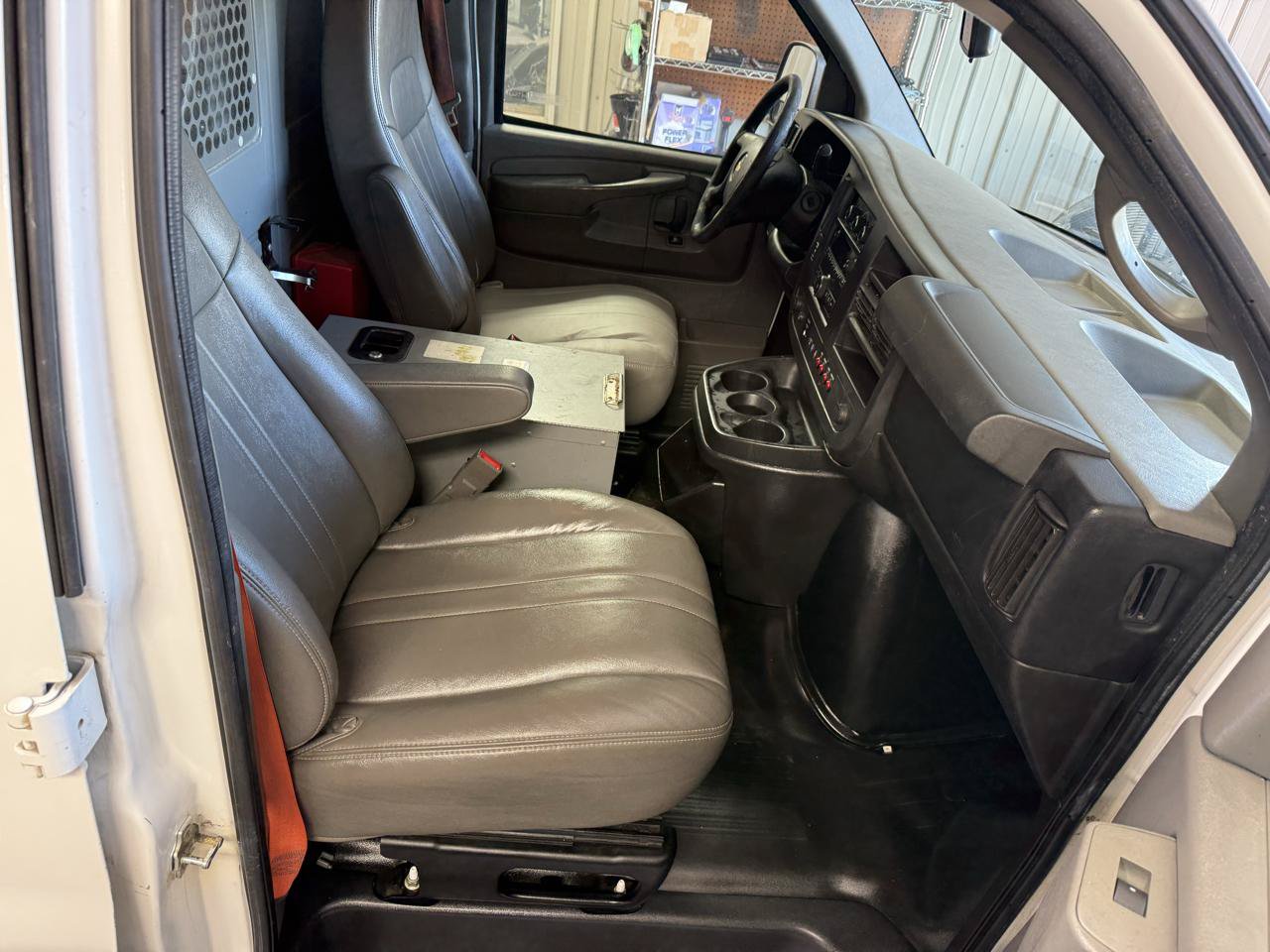 Used 2015 Chevrolet Express 2500 RWD image 12