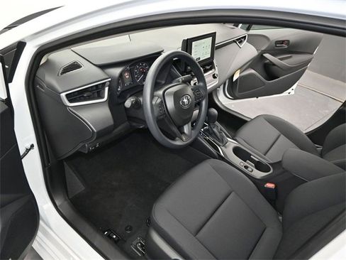 Used 2025 Toyota Corolla LE image 4