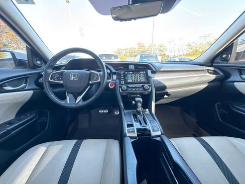 Used 2019 Honda Civic Touring image 20