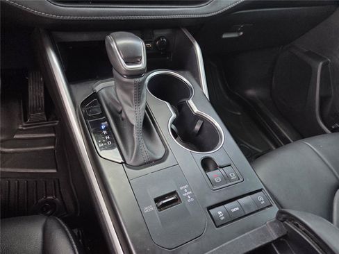 Used 2021 Toyota Highlander XLE FWD image 13