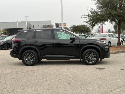 Certified 2025 Nissan Rogue S image 4