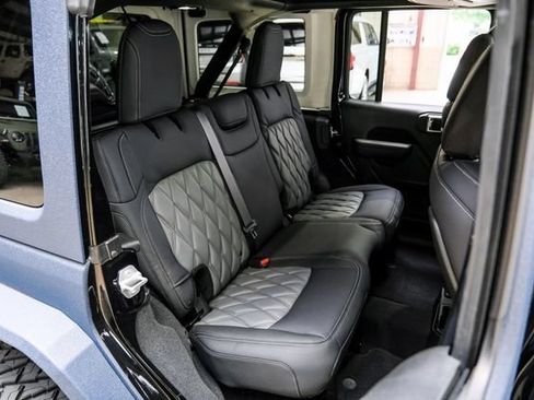 Used 2024 Jeep Wrangler Unlimited Rubicon w/ Technology Group AWD/4WD image 80