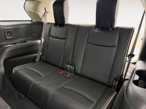 Used 2019 INFINITI QX60 Luxe w/ Essential Package image 31