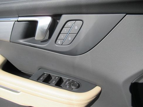 Used 2025 Buick Enclave Preferred w/ Power Package image 21