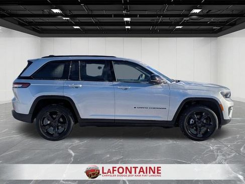 Used 2024 Jeep Grand Cherokee Altitude image 6
