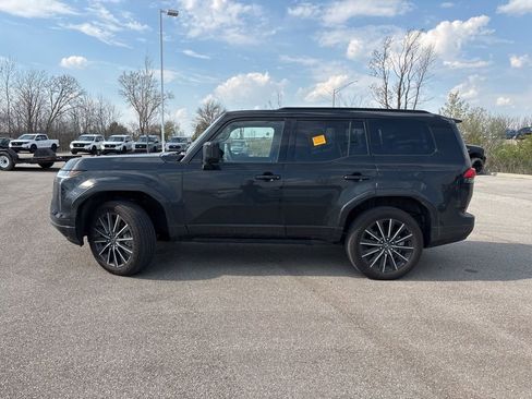 Used 2026 Lexus GX 550 w/ Accessory Package (2T) image 8