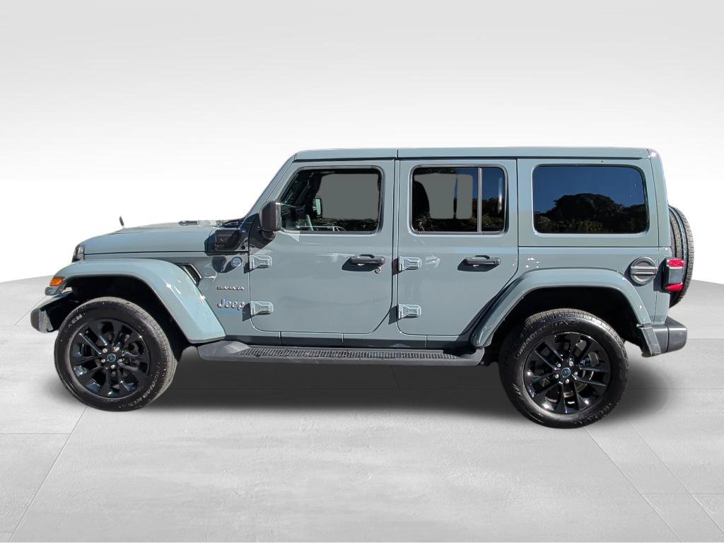 Used 2024 Jeep Wrangler Unlimited Sahara w/ Technology Group AWD/4WD image 2