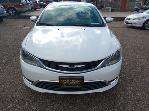 Used 2015 Chrysler 200 Limited FWD image 2