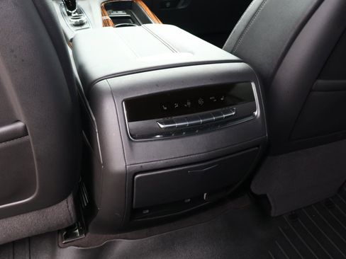 Certified 2024 Cadillac Escalade ESV Luxury RWD image 17