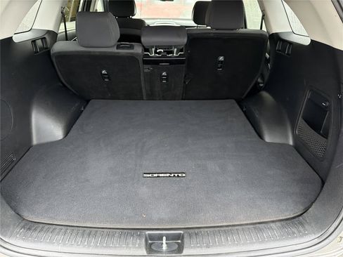 Used 2016 Kia Sorento LX w/ LX Convenience Package image 18