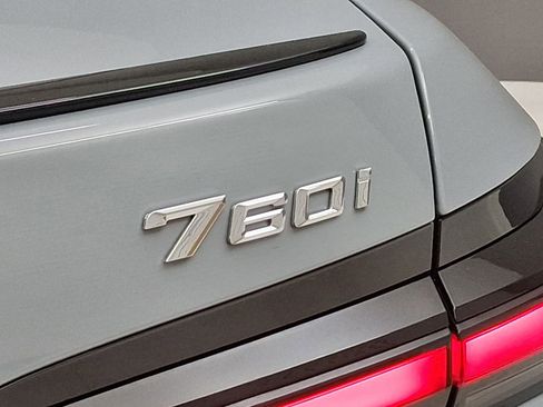 Used 2023 BMW 760i xDrive image 21