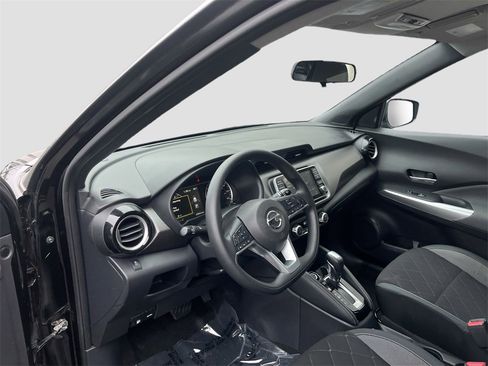 Used 2019 Nissan Kicks SV w/ Exterior Package image 7
