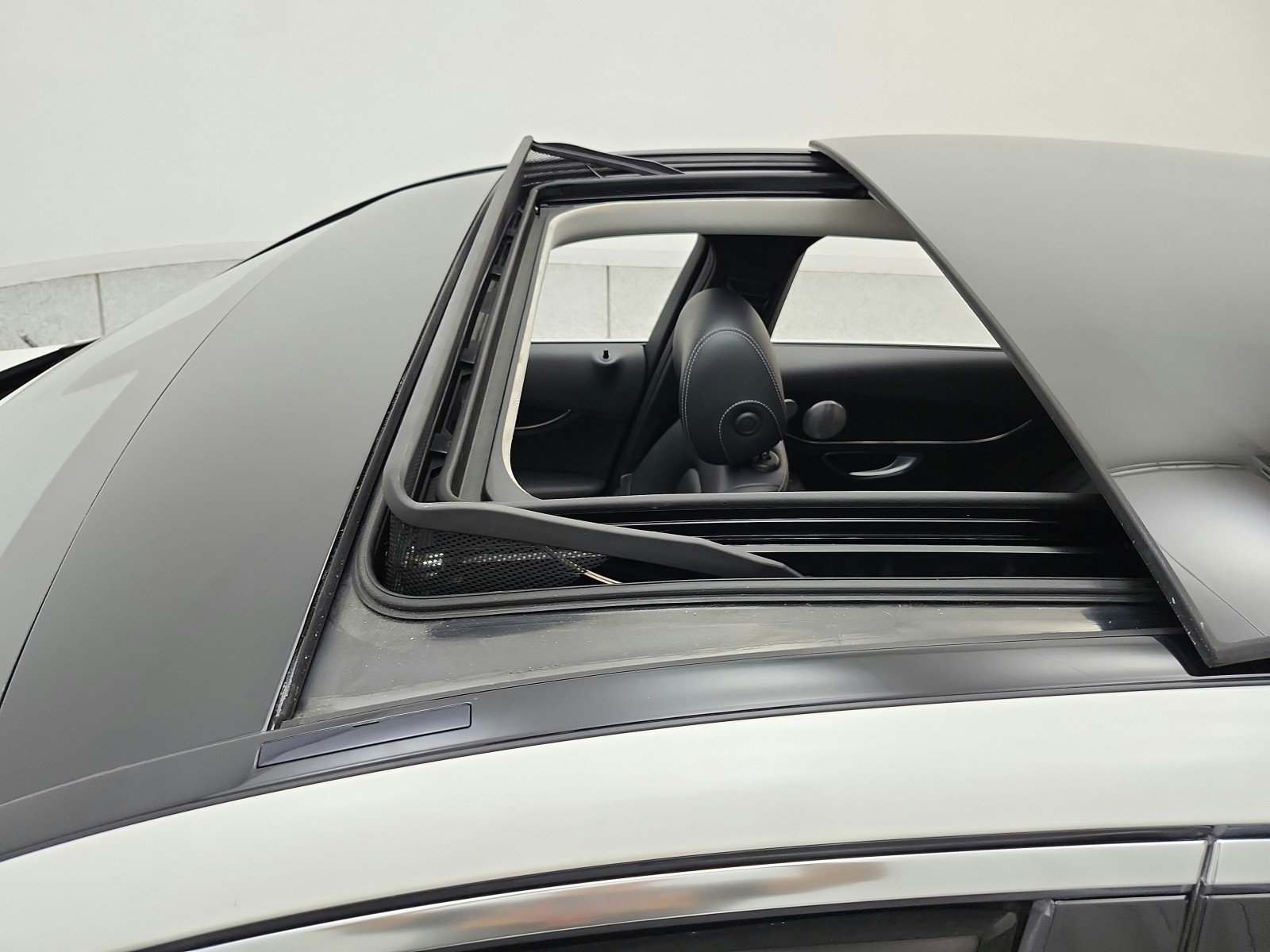 Used 2016 Mercedes-Benz C 300 Sedan image 16