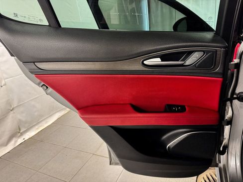 Used 2020 Alfa Romeo Stelvio Ti w/ Active Blind Spot Package AWD/4WD image 16