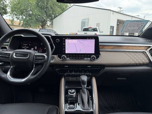Used 2025 GMC Canyon Denali AWD/4WD image 18