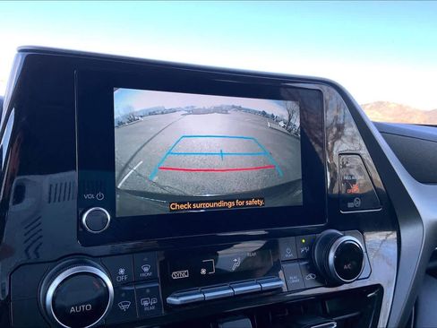 Used 2024 Toyota Highlander LE image 25