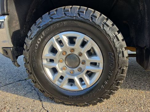 Used 2023 Chevrolet Silverado 2500 LT AWD/4WD image 15