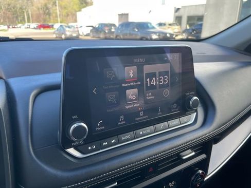 Used 2023 Nissan Rogue SV image 24