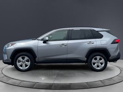 Used 2020 Toyota RAV4 XLE w/ Convenience Package AWD/4WD image 2