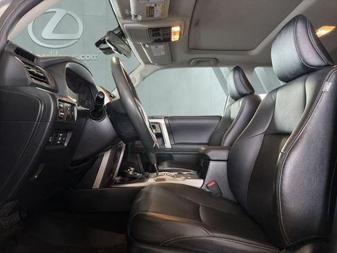 Used 2024 Toyota 4Runner Limited AWD/4WD image 5