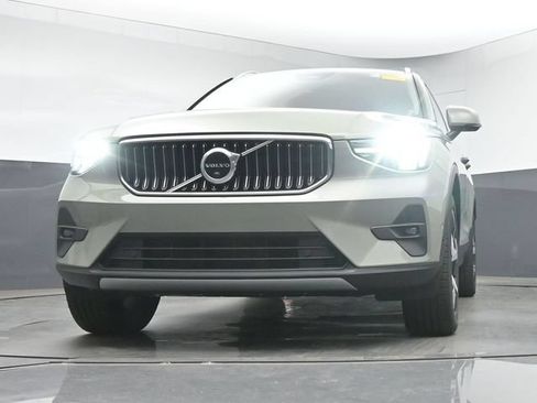 Used 2023 Volvo XC40 B5 Plus w/ Protection Package Premier AWD/4WD image 12