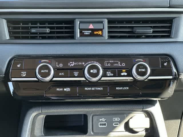 Used 2025 Honda Pilot Touring image 16
