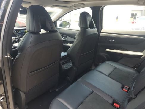 Used 2023 Nissan Ariya FWD image 9
