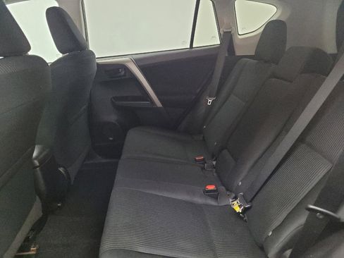 Used 2018 Toyota RAV4 LE FWD image 18