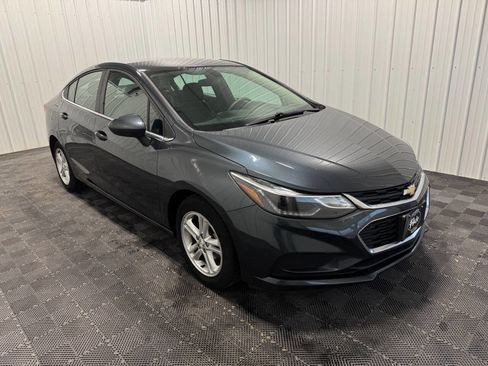 Used 2017 Chevrolet Cruze LT w/ Convenience Package image 2