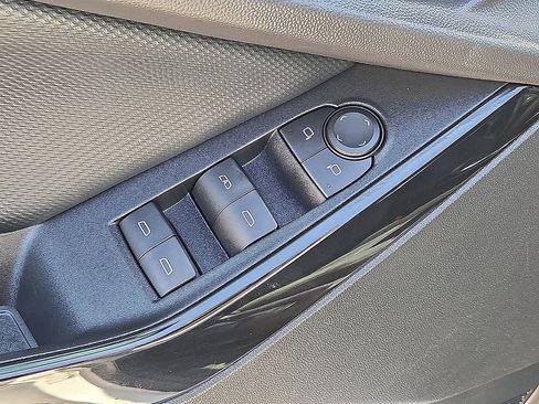 Used 2025 Chevrolet Equinox LT AWD/4WD image 20
