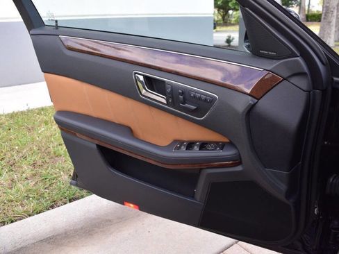 Used 2010 Mercedes-Benz E 350 4MATIC Sedan image 71