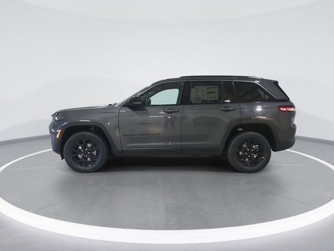 New 2026 Jeep Grand Cherokee Laredo image 5