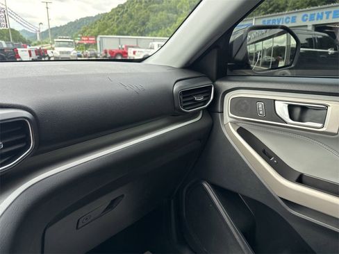 Used 2022 Ford Explorer XLT w/ Equipment Group 202A image 24