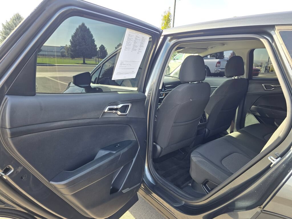 Used 2025 Kia Sportage LX AWD/4WD image 17
