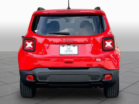 Used 2022 Jeep Renegade Latitude w/ Convenience Group AWD/4WD image 5