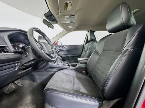 Used 2024 Mitsubishi Outlander SE FWD image 13