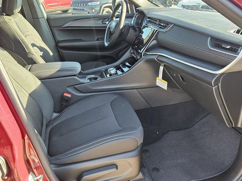 New 2025 Jeep Grand Cherokee Laredo X w/ Luxury Tech Group I image 15