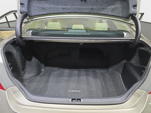 Used 2016 Toyota Camry XLE image 14