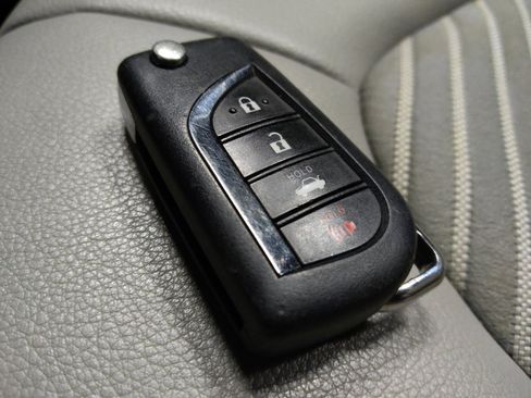 Used 2022 Toyota Camry SE image 32