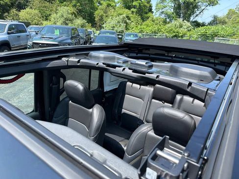 Used 2025 Jeep Wrangler Unlimited Sahara AWD/4WD image 15