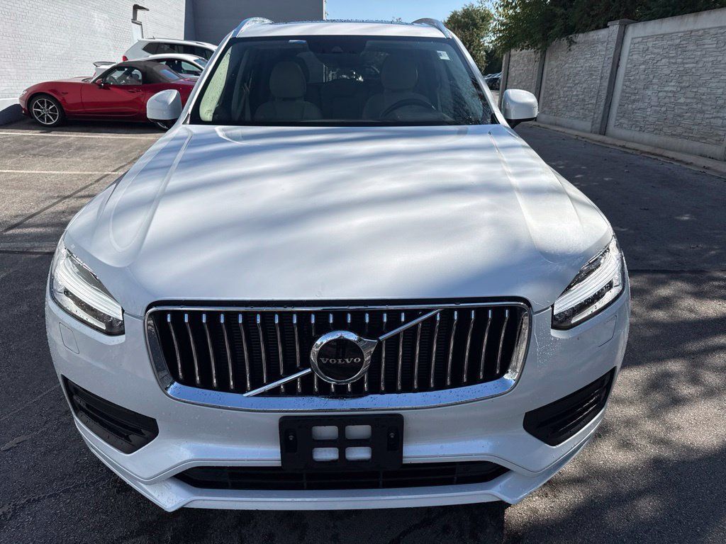 Used 2021 Volvo XC90 T6 Momentum w/ Climate Package AWD/4WD image 9