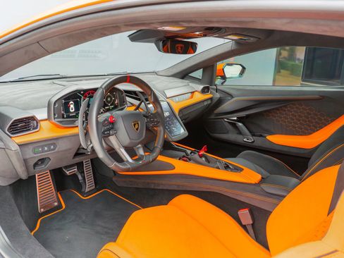 Used 2025 Lamborghini Revuelto AWD/4WD image 72