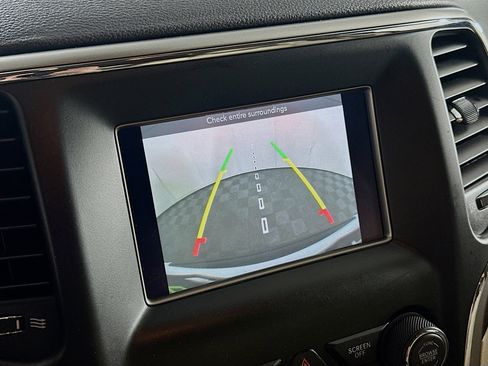 Used 2018 Jeep Grand Cherokee Laredo image 21