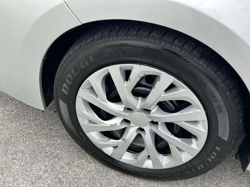 Used 2017 Toyota Corolla LE image 9