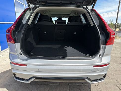 Used 2025 Volvo XC60 B5 Plus AWD/4WD image 9